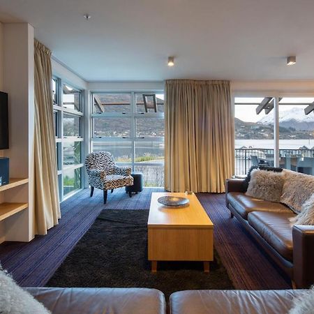 Absolute Lakefront Location - 3 Bedroom Apartment 퀸즈타운 외부 사진