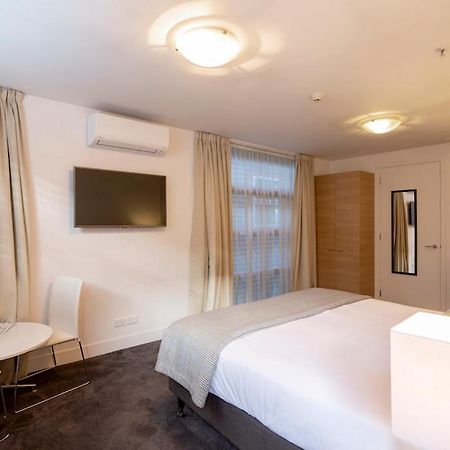 Absolute Lakefront Location - 3 Bedroom Apartment 퀸즈타운 외부 사진