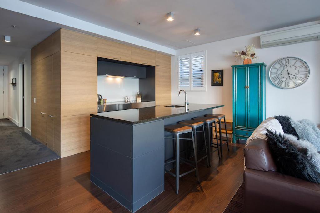 Absolute Lakefront Location - 3 Bedroom Apartment 퀸즈타운 외부 사진
