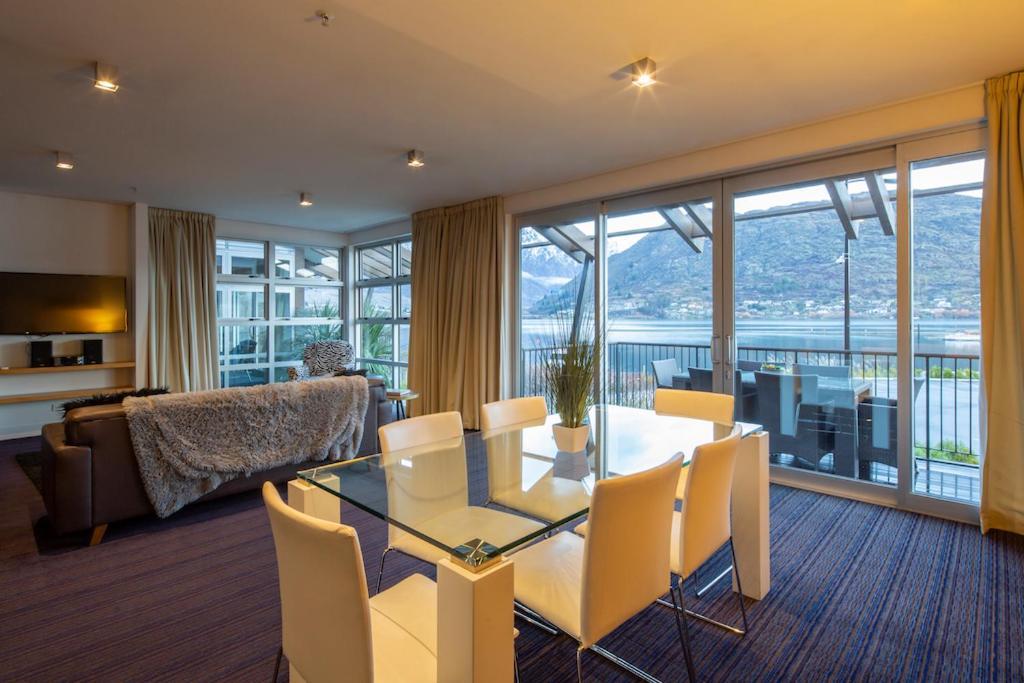 Absolute Lakefront Location - 3 Bedroom Apartment 퀸즈타운 외부 사진