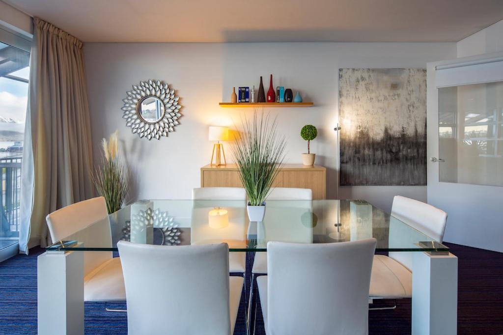 Absolute Lakefront Location - 3 Bedroom Apartment 퀸즈타운 외부 사진